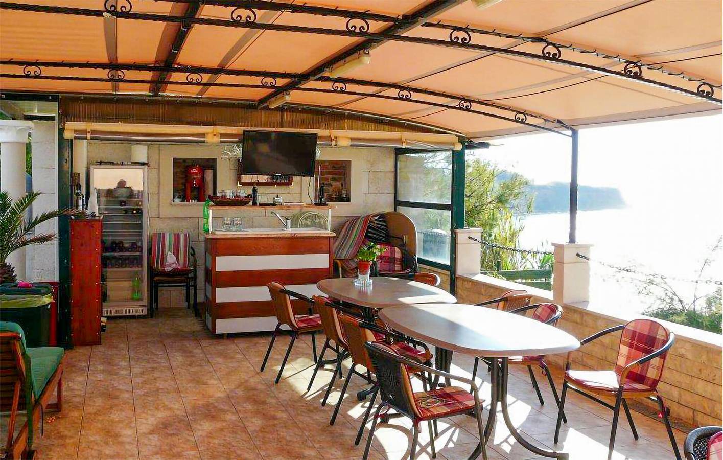Ganze Ferienwohnung, Gemütliche 107 m² große Wohnung mit Pool, WLAN und Strand in der Nähe in Privlaka, Zadar