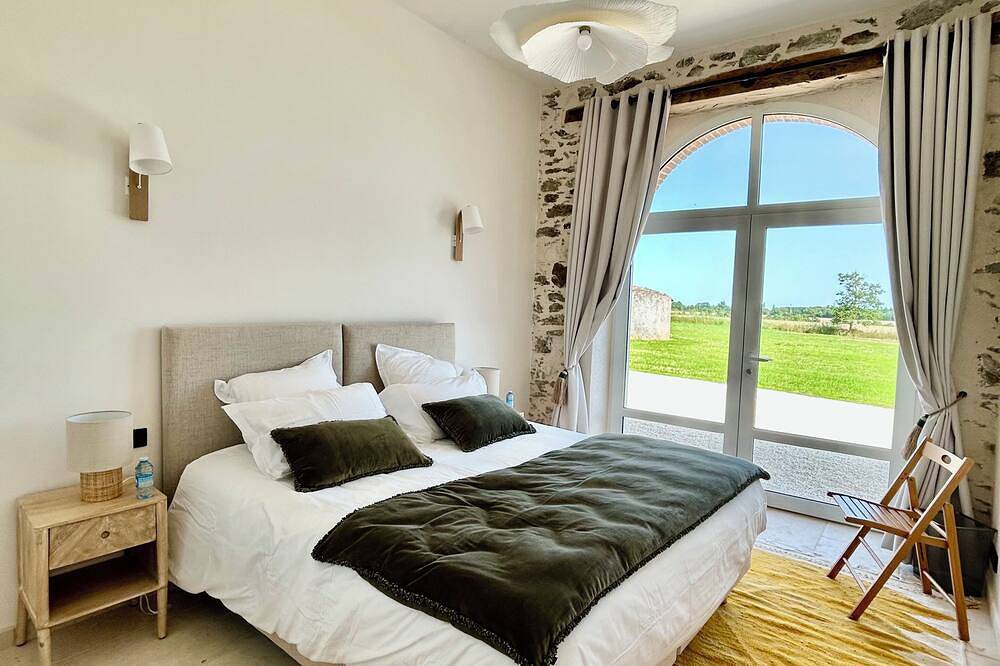 4-bedroom country house, sleeps 8, between Loire and Èvre in La Chapelle-Saint-Florent, Mauges-sur-Loire