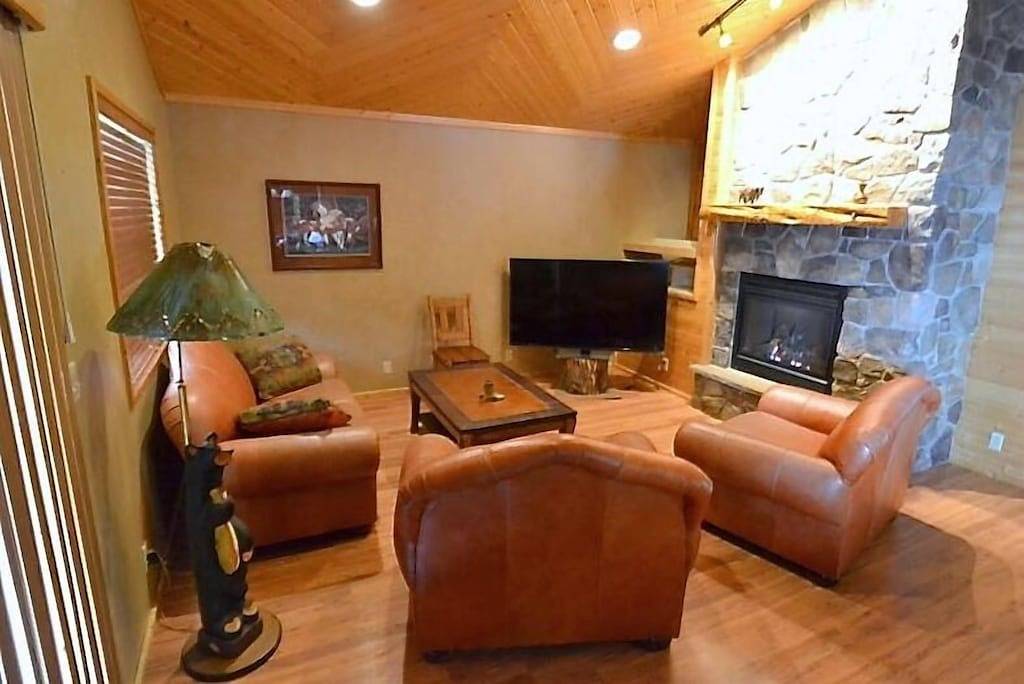 Log Cabin for 11 Guests in Island Park, Fremont County (ID)