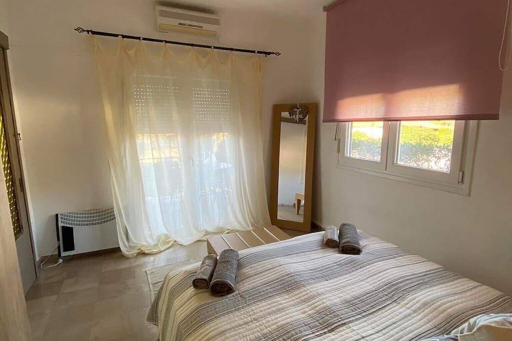  House with Garden, Sea and Mountain View in Loutraki-Perachora, Korinthia