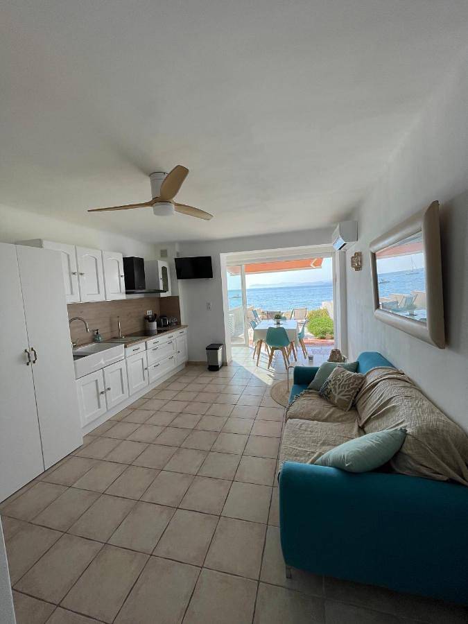 Gîte pour 2 personnes, avec terrasse et vue dans Plage Du Rayolet - 4
