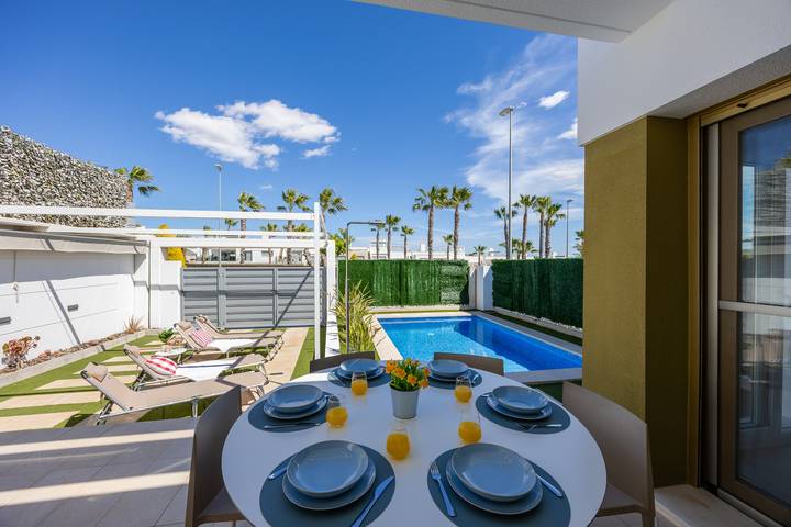 Casa rural para 6 personas, con Terraza y Jardín en Jacarilla