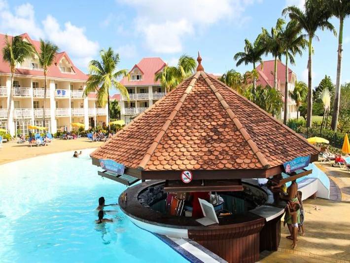 Appartement de vacances pour 6 personnes, avec piscine et balcon, adapté aux familles