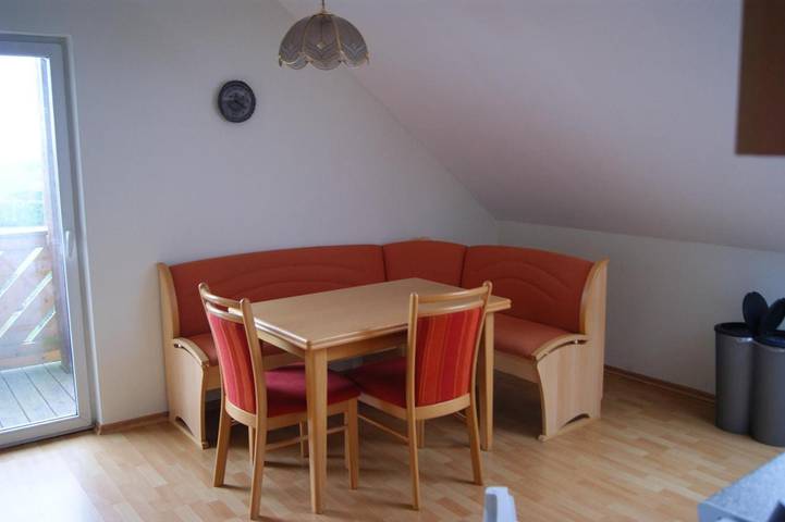 Ferienwohnung für 5 Personen, mit Balkon und Terrasse sowie Ausblick in Geierlay Hängeseilbrücke