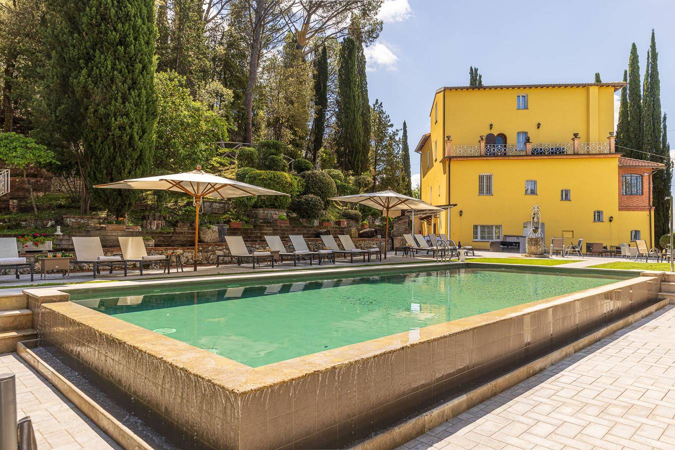 Villa Febea - Villa Febea - Lussuosa villa privata toscana con 24 posti letto, piscina privata riscaldata, jacuzzi, sauna ed eventi in Chiusi, Chianti