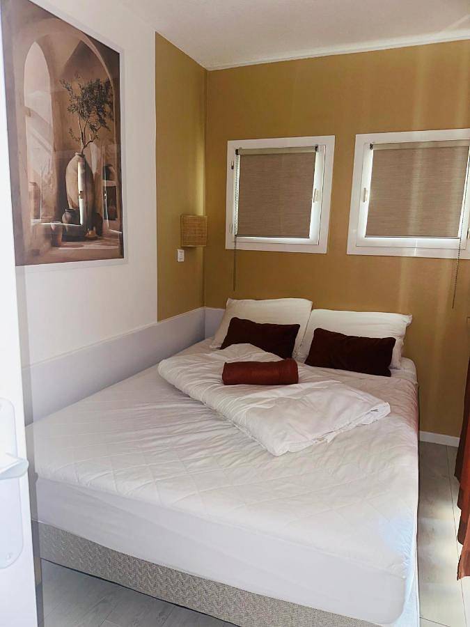 Gîte pour 4 personnes, avec vue ainsi que piscine et jardin, animaux acceptés dans Golf De Cap Esterel - 4