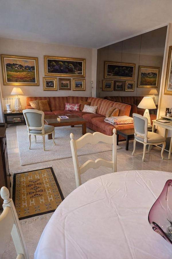 Gîte pour 5 personnes, avec terrasse et vue dans Office de Tourisme d'Antibes