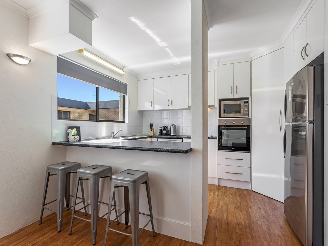 Entire apartment, Cosy 2-Bedroom Seaside Unit Steps from Beach in Maroochydore, Sunshine Coast