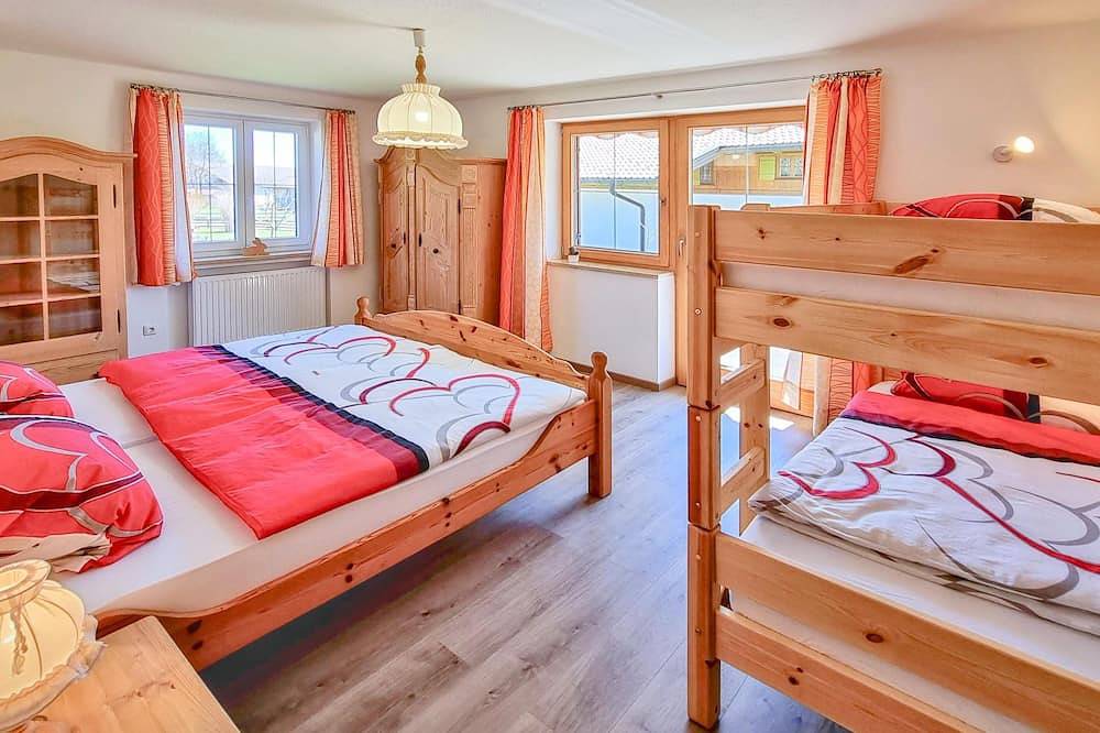 Ganze Wohnung, Wohnung in Oberbayern mit Ofen und Terrasse in Wildsteig, Romantische Straße