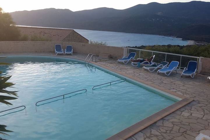 Villa pour 5 personnes, avec terrasse et piscine - 1