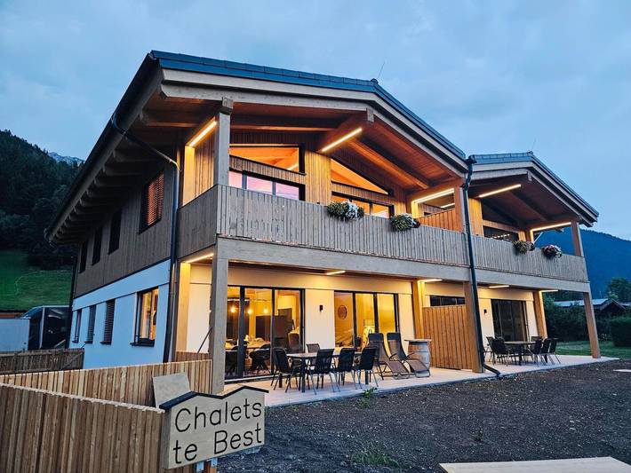Hütte für 8 Personen, mit Balkon und Garten in Haus