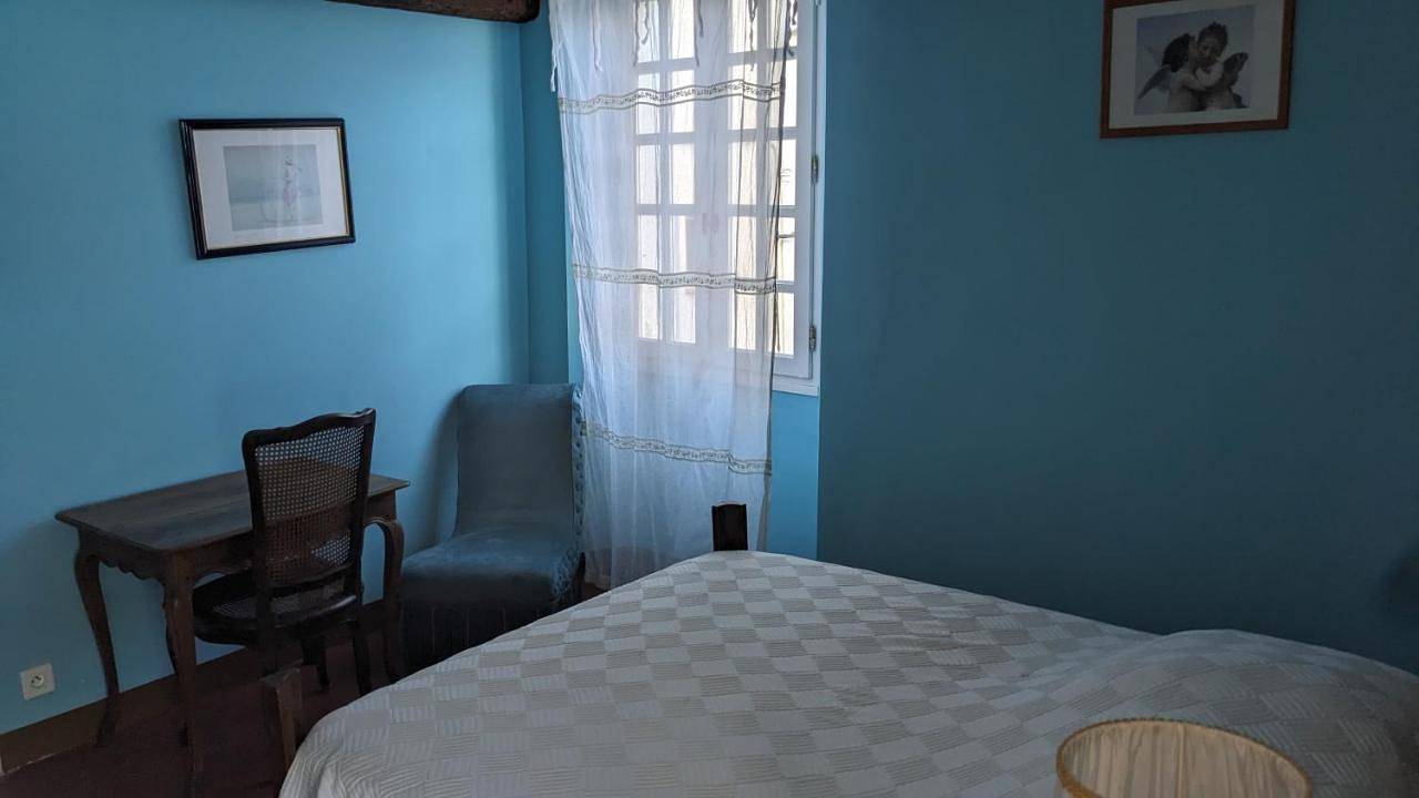 Chambre salle de bain privée,terrasse avec vue in Entrevaux, Région Castellane