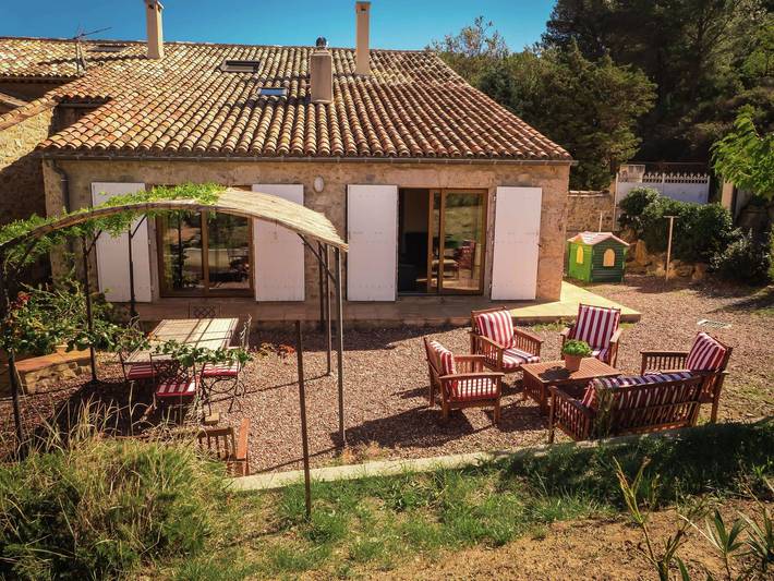 Location de vacances pour 6 personnes, avec Terrasse ainsi que Jardin et Piscine à Fraissé-des-Corbières