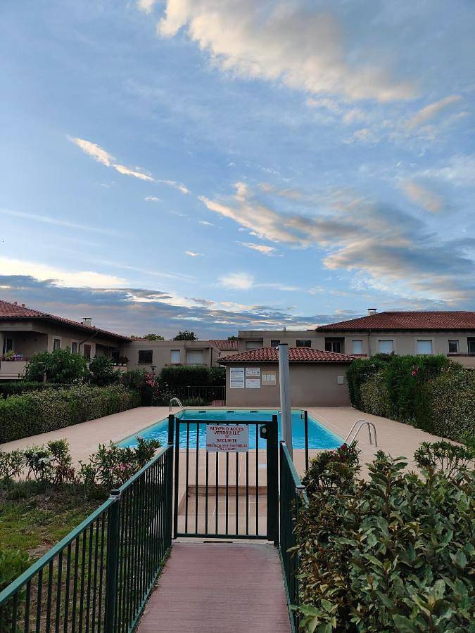 Apartamento de vacaciones para 2 personas, con jardín además de piscina y terraza - 1