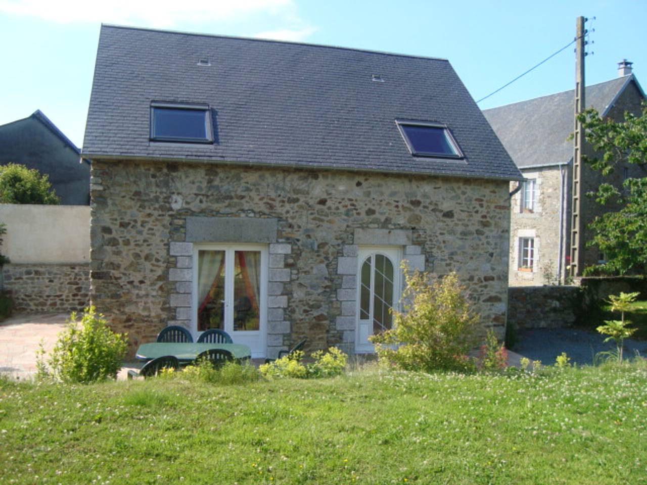 Charmante maison en pierre proche mer avec jardin et Bbq in Heugueville-sur-Sienne, Région de Coutances