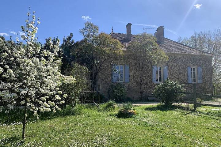 Location de vacances pour 14 personnes, avec jardin, animaux acceptés à Cours-de-Pile