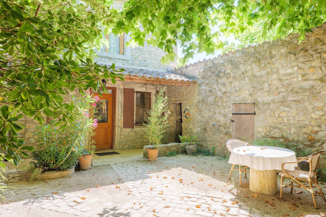 Maison de vacances « Gîte Domaine De La Bruge » avec vue montagne, terrasse privée et Wi-Fi in Saint-Remèze, Privas (arrondissement)
