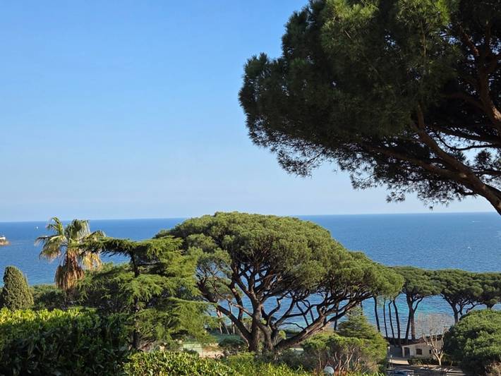 Ferienwohnung für 4 Personen, mit Terrasse und Garten sowie Pool