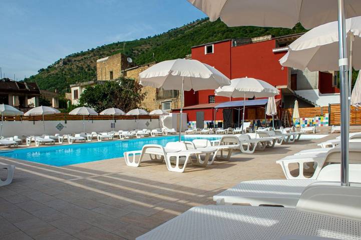 Location de vacances pour 3 personnes, avec piscine et vue ainsi que jardin et balcon à Castel San Giorgio - 3
