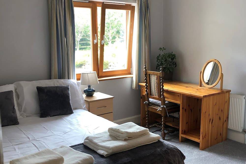 Luxury and spacious 6-bedroom house in marvelous Ballina with many amemities. in Nenagh, Lough Derg