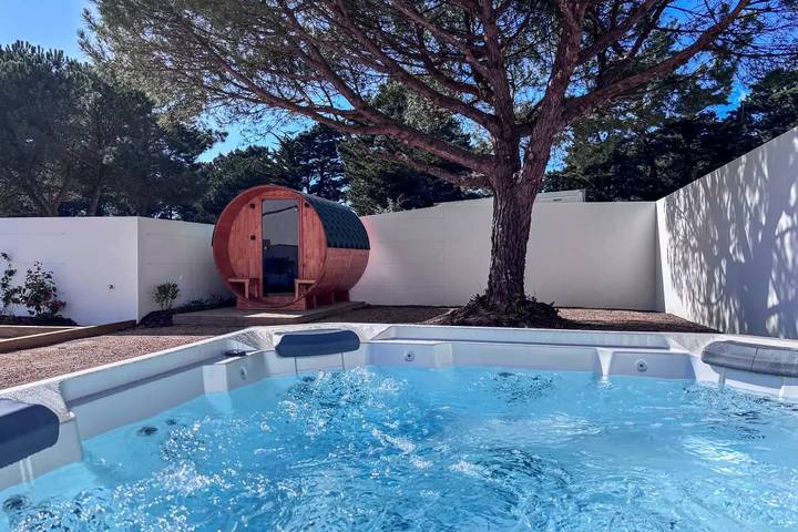 Location de vacances pour 8 personnes, avec terrasse et jardin ainsi que piscine et sauna, animaux acceptés à Brem-sur-Mer - 3