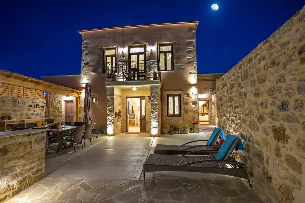Villa pour 6 personnes avec balcon/terrasse in Région de la Canée