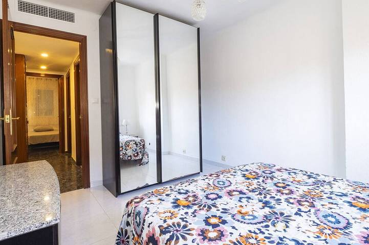 Entire apartment, Cubo's Evy Malaga Apartment / urban / free wifi / air conditioning in Málaga Central District, Malaga