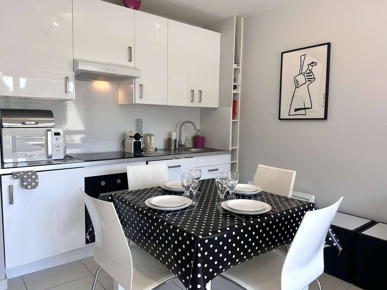 Entire holiday apartment, Renovated one-bedroom apartment, 100m from the sea and 350m from the Thalassotherapy center! in Bénodet, Quimper region