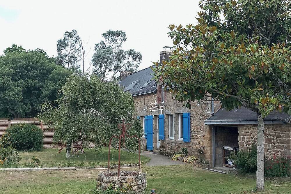 Typical Breton house between the Gulf of Morbihan and the ocean in Pluneret, Côte des Mégalithes