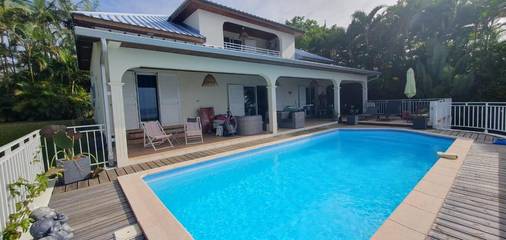 Cottage pour 8 personnes, avec vue ainsi que jardin et piscine dans Vincendo