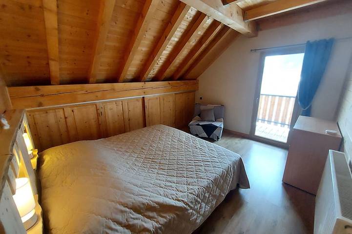 Location de vacances pour 12 personnes, avec jardin et balcon à Le Noyer - 2