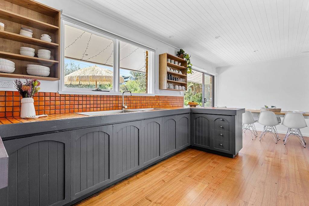 Bayside Retreat - 100m Beach, Games Room in McCrae, Mornington Peninsula