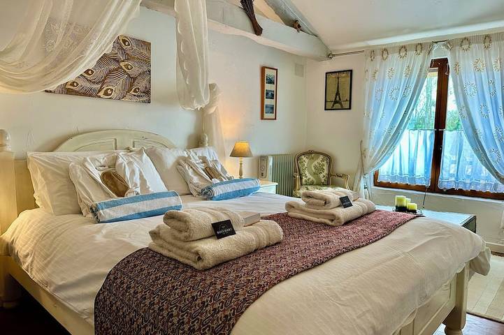 Gîte pour 4 personnes, avec piscine ainsi que jardin et jacuzzi à Gourgé - 2