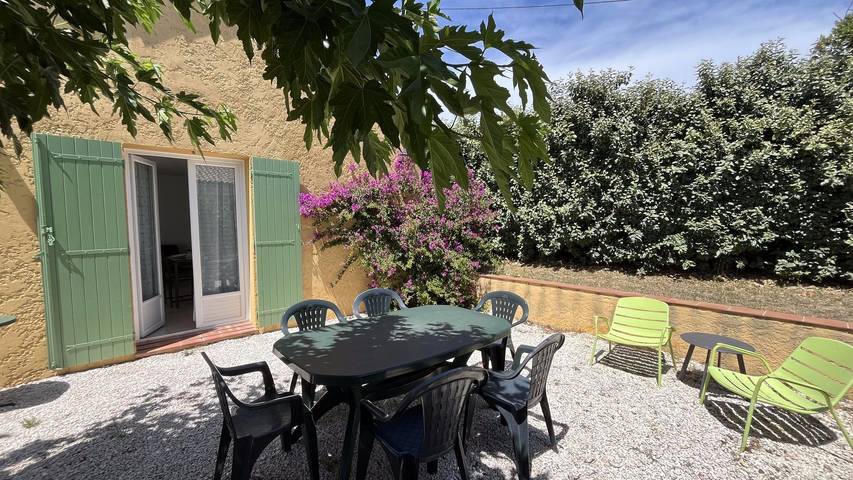 Gîte pour 6 personnes, avec Terrasse ainsi que Jardin et Vue