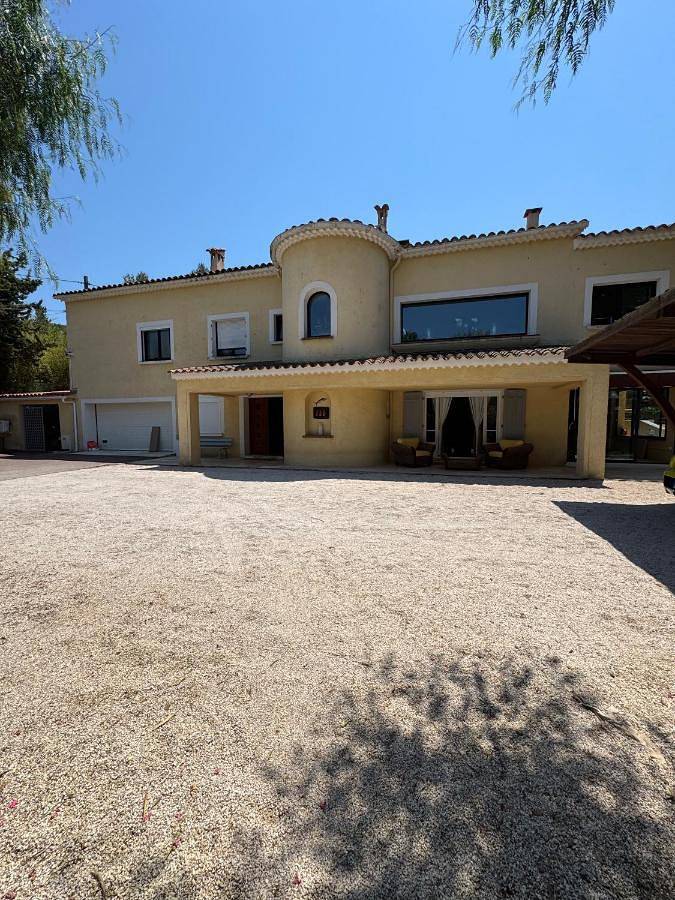 Chambre d’hôte pour 2 personnes, avec piscine et jardin