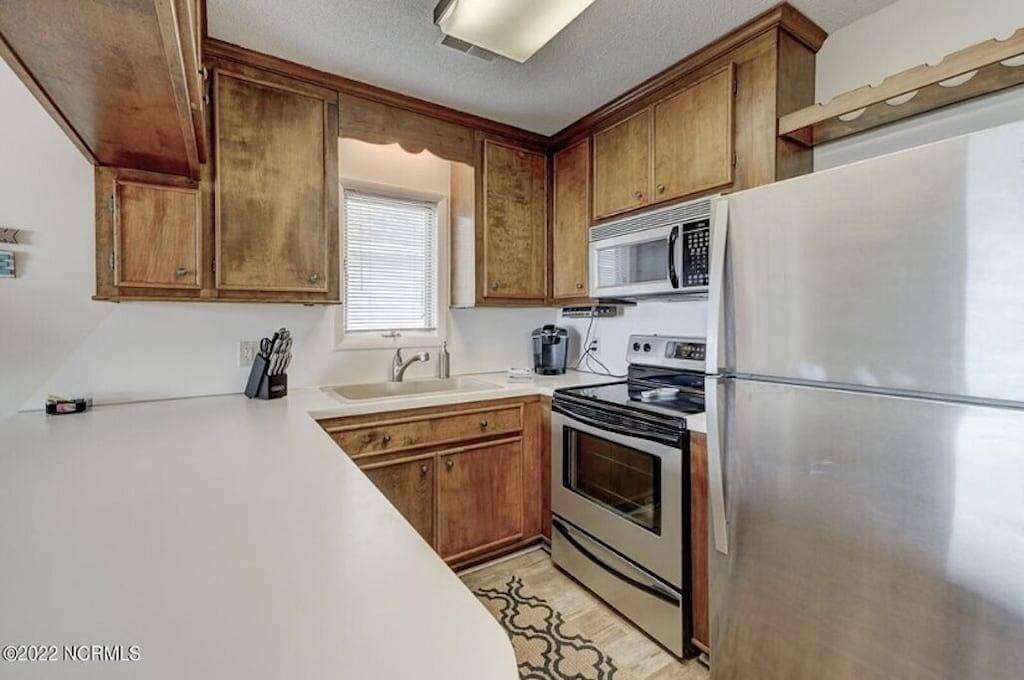 Ganze Wohnung, The Perfect Luxury Ocean Front Condo Vacation, Private Parking & Beach Access in Carolina Beach, Pleasure Island