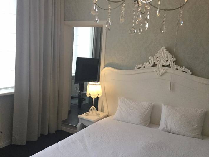 B&b voor 8 personen, with Balkon and Terras as well as Whirlpool and Sauna in Ieper