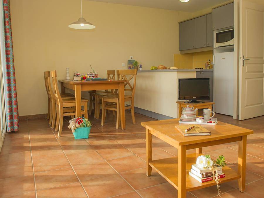 Pierre & Vacances Résidence Les Rives de la Seugne - Appartement 7 personnes - 1 Chambre + 1 Coin Nuit - Terrasse Ou Balcon in Jonzac, Région de Jonzac