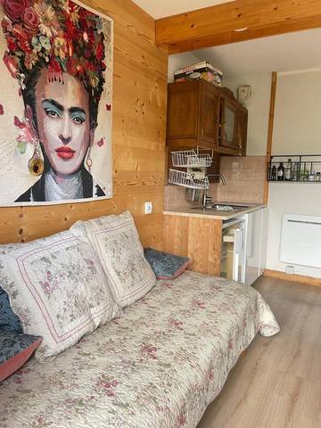 Gîte pour 3 personnes, avec vue ainsi que jardin et piscine à Gresse-en-Vercors