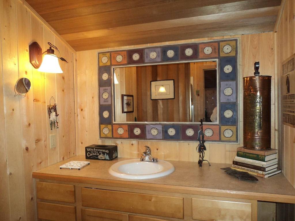 Log Cabin for 6 Guests in Clallam County