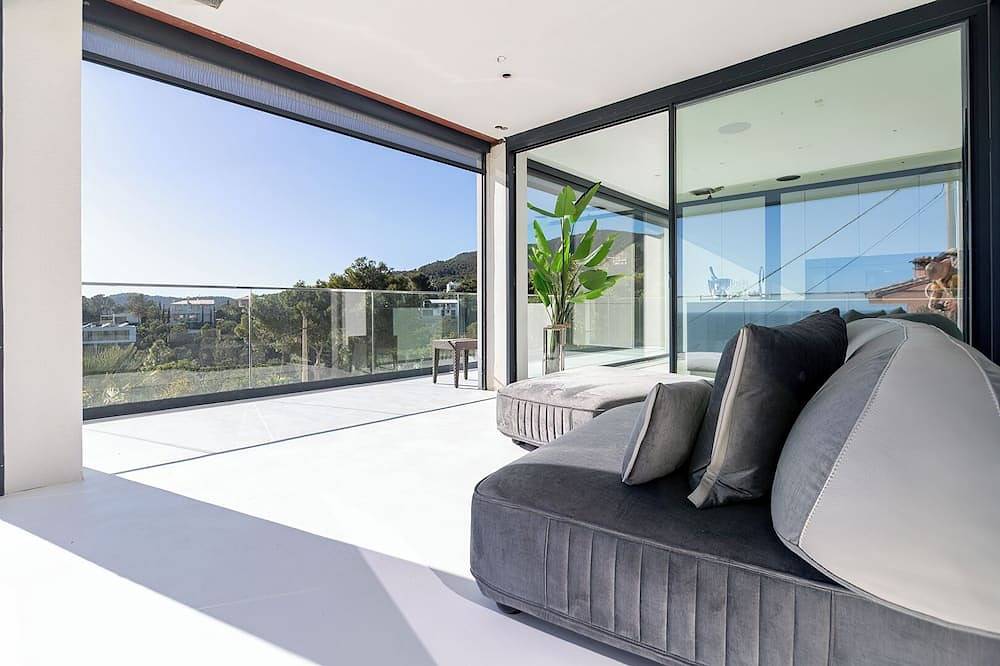 Seaview Villa in A Location with Sauna+ Gym close to the beach  in Costa d'en Blanes, Calvià