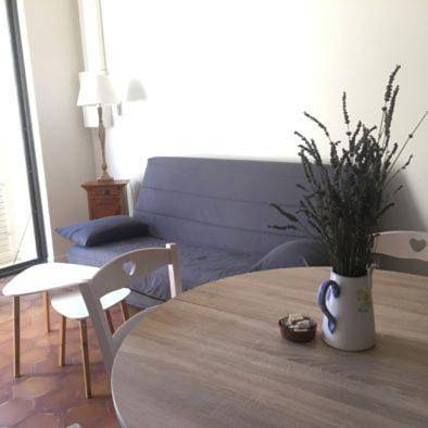 Location de vacances pour 2 personnes, avec Terrasse et Jardin ainsi que Piscine et Vue à Réauville - 3