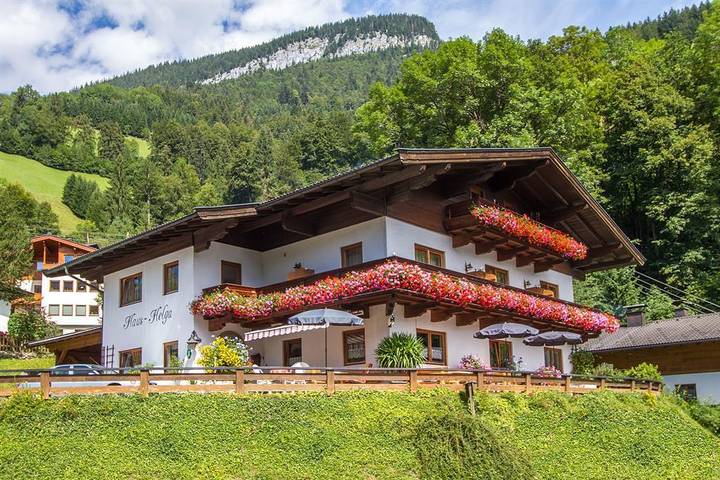 Ferienwohnung für 2 Personen, mit Balkon und Terrasse sowie Garten und Pool in Unken