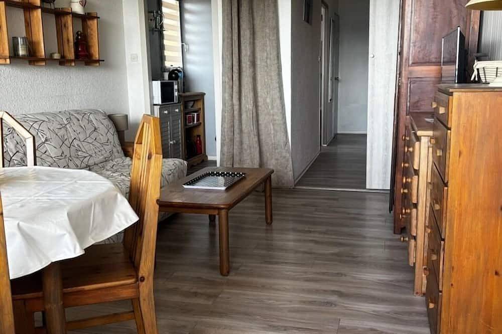 Entire apartment, 4-person apartment at the foot of the slopes, family resort. Pets welcome, in Le Collet d'Allevard, Allevard