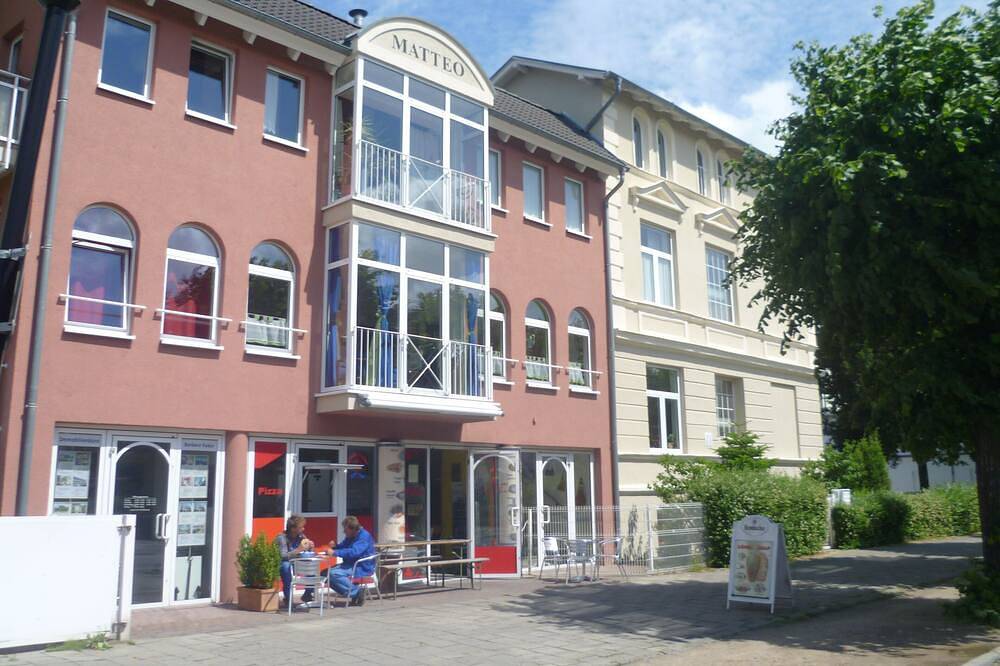 Ganze Wohnung, Fewo stilvoll + gemütlich, in 3 Minuten am Meer oder im Zentrum :) mit Parkplatz in Warnemünde Strand, Rostock