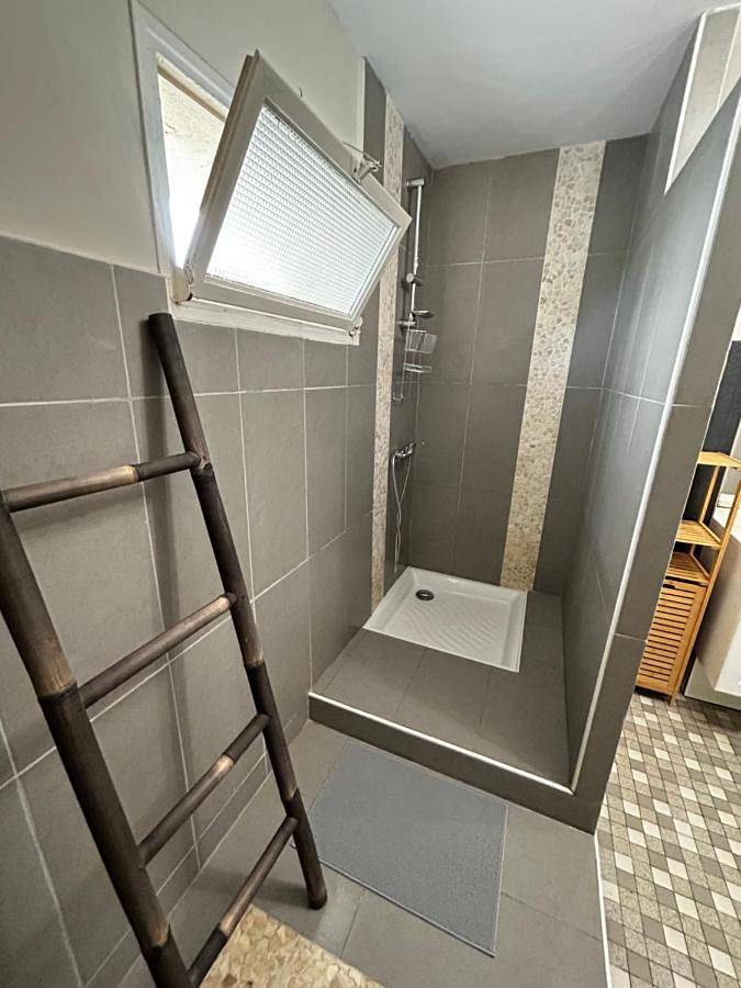 Gîte pour 2 personnes, avec terrasse ainsi que jardin et vue à Cézac - 4