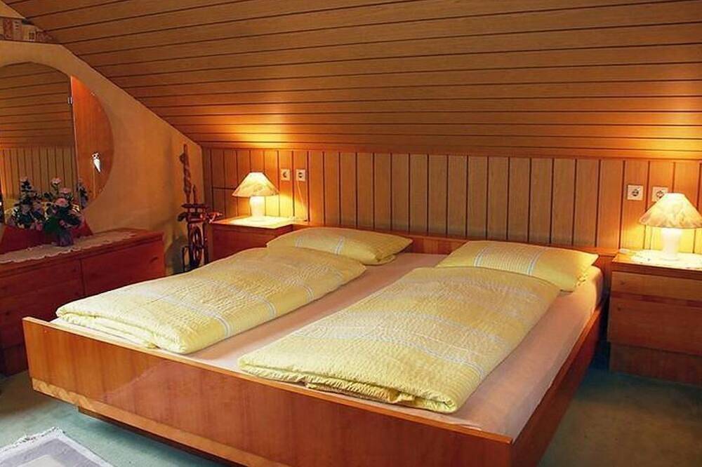 Ganze Wohnung, 2-Bett-Ferienwohnung 4 - Haus Burgblick, Ferienwohnungen in Virneburg, Osteifel