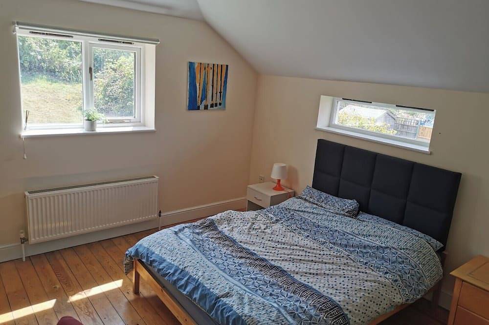 Huge 6 bedroom house, near beach, cliffs & Old Town, 180 square meters in Hastings, Sussex Oriental