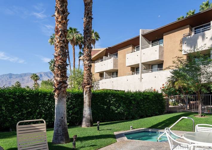 Ferieleilighet for 2 personer, med badebasseng og balkong i tillegg til jacuzzi, dyr tillatt i Palm Springs