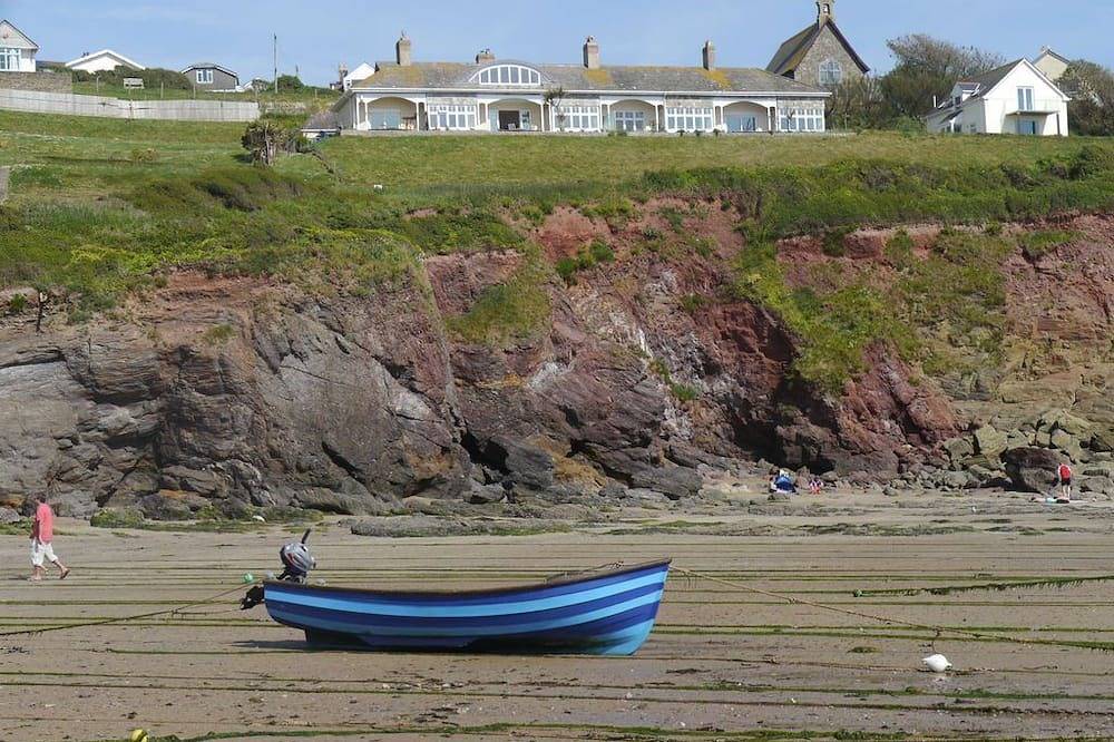 Stunning views from one of the best located cottages in Devon in South Huish, Hope Cove